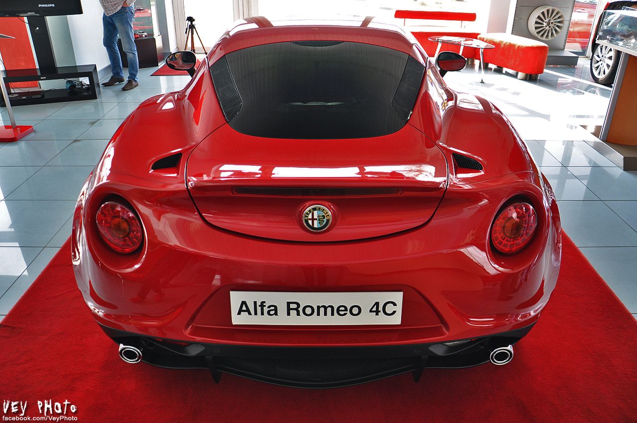 Che bella ragazza - Alfa Romeo 4C 5