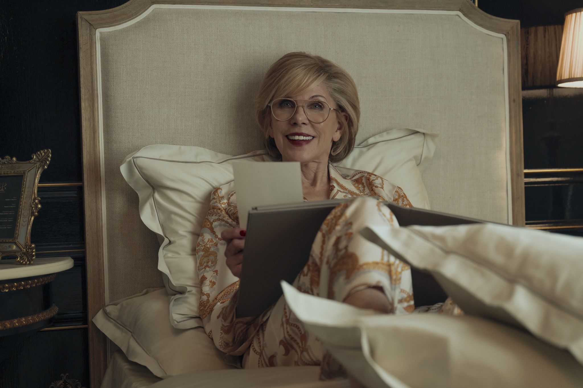 Christine Baranski jako Victoria w "Dziewięcioro nieznajomych"