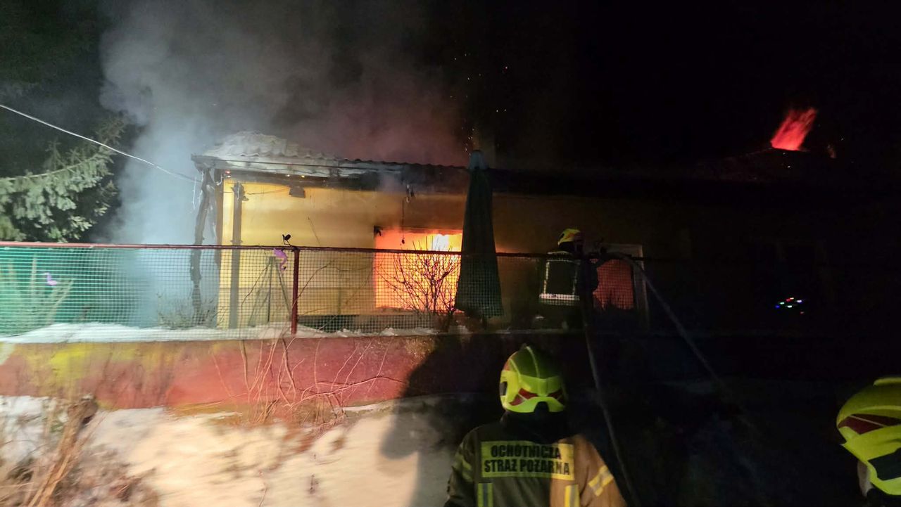 Pożar domu w Czerwińsku nad Wisłą. Kobieta po wypadku straciła dach nad głową!