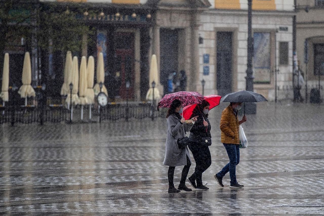 Wrocław. Pogoda. Pada, ciągle pada. I tak do poniedziałku