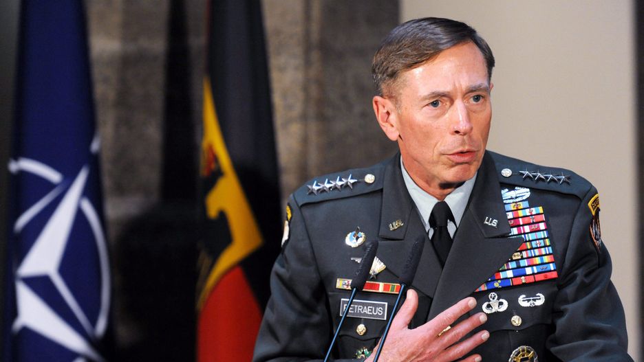 US general David H. Petraeus visits Berlin
epa02832029 General David H. Petraeus, former commander of the International Security Assistance Force (ISAF) in Afghanistan who just resigned from office, attends a press conference at the Ministry of Defence in Berlin, Germany, 19 July 2011. Petraeus was earlier appointed head of the CIA.  EPA/MAURIZIO GAMBARINI
Dostawca: PAP/EPA.
MAURIZIO GAMBARINI