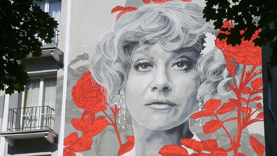 Warszawa. Na Bielanach odsłonięto mural Krystyny Sienkiewicz