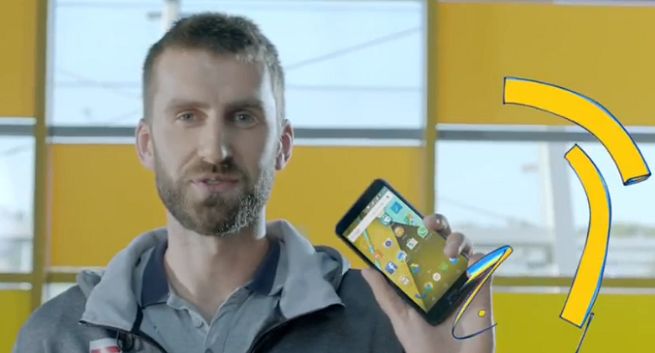 Siatkarz Marcin Możdżonek reklamuje Wi-Fi Calling w Plusie „bez zasięgu 4 sieci” (wideo)