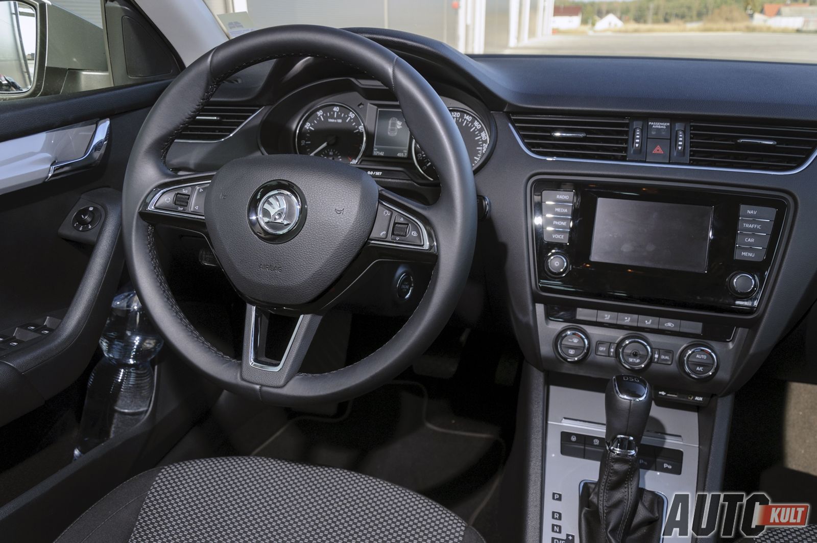 Opel Astra Sedan vs. Renault Fluence vs. Škoda Octavia vs. Toyota Corolla - galeria testowa 39