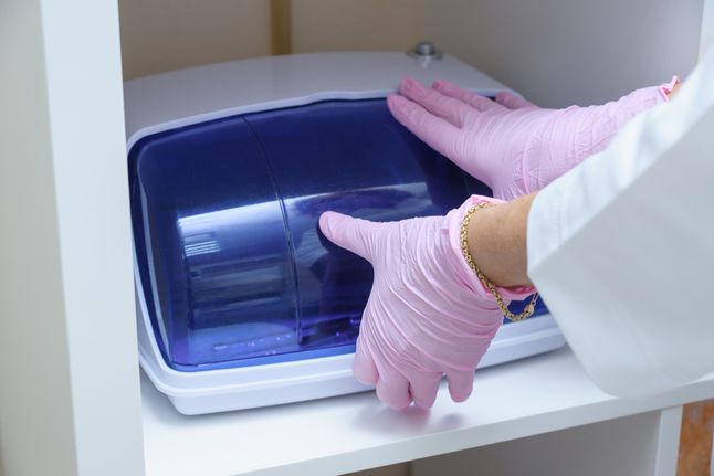 Podobnych urządzeń prawdopodobnie użyje Samsung. Na zdjeciu sterylizator kosmetyczny ( Irina Kvyatkovskaya / Shutterstock.com)