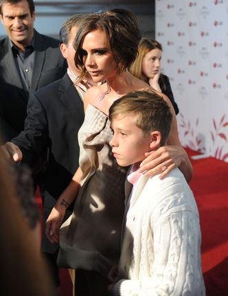 Victoria Beckham urodzi DZIEWCZYNKĘ!