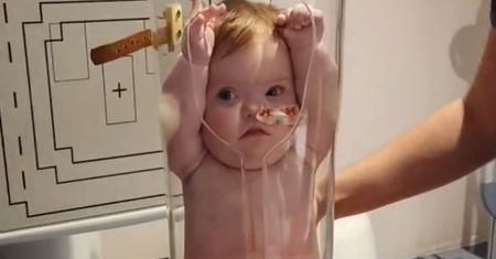 Dziecko "w tubce". Nagranie robi furorę w sieci