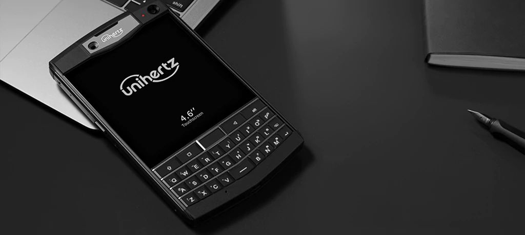 Chcą wypełnić niszę po BlackBerry. Ten smartfon ma fizyczną klawiaturę QWERTY 5