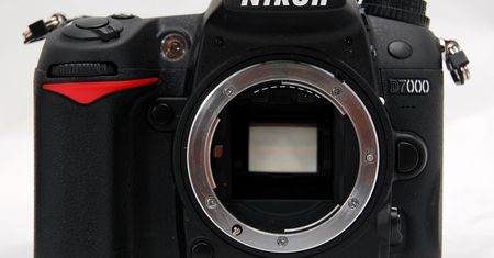 Nikona D7000 można rozebrać w 10 minut [wideo]