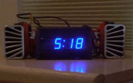 Najgłośniejszy elektroniczny budzik na świecie! [wideo]