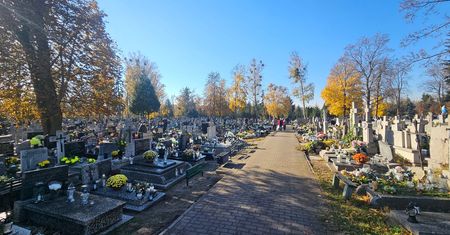 Wszystkich Świętych we Włocławku. Do której będzie można odwiedzać groby?
