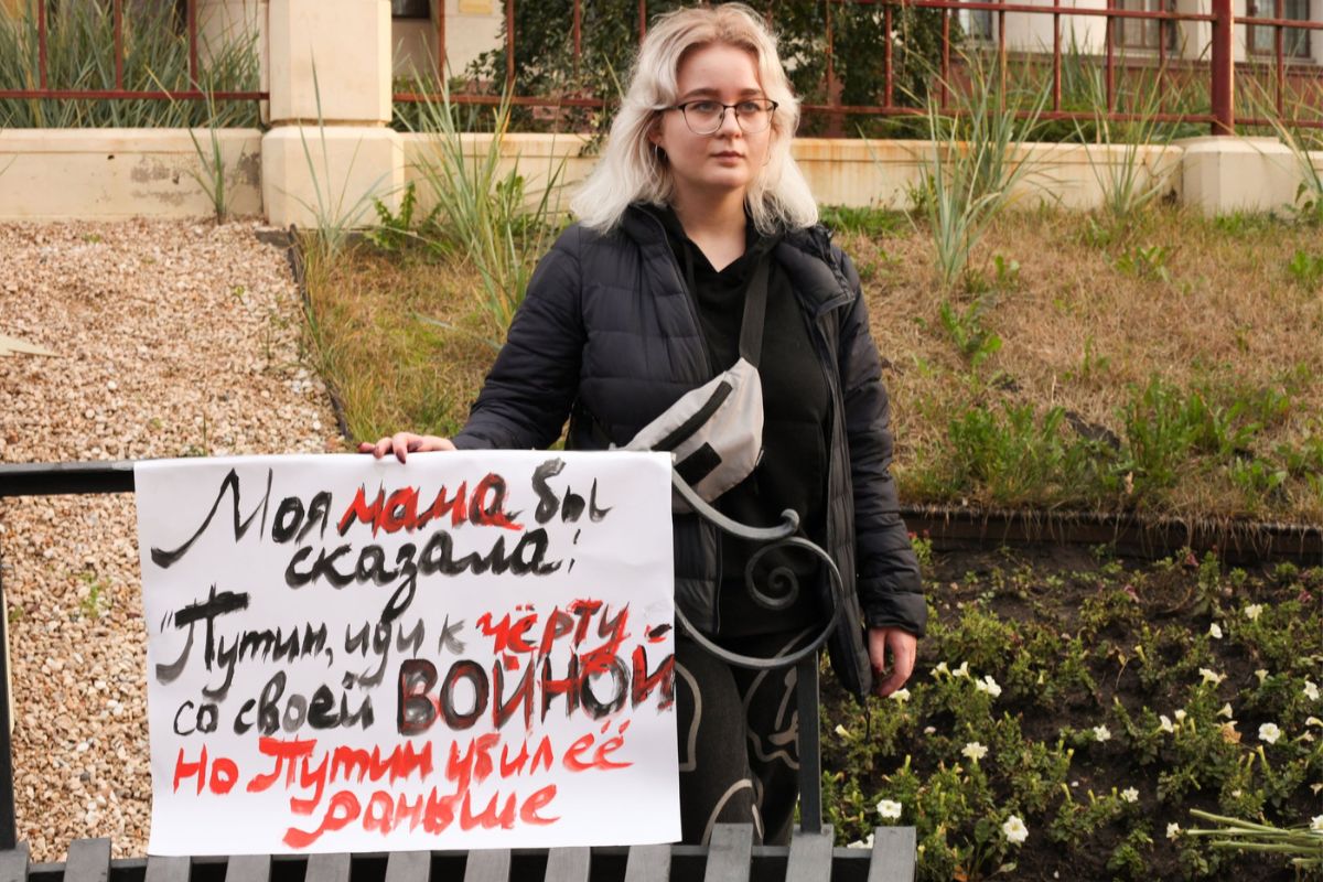 Jej matka dokonała samospalenia. Teraz władze oskarżają ją o dyskredytowanie rosyjskiej armii