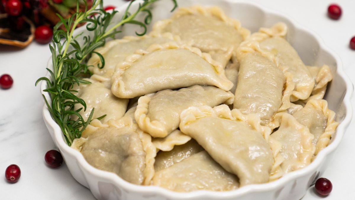 Pierogi z kapustą i grzybami to prawdziwe mistrzostwo kulinarne!