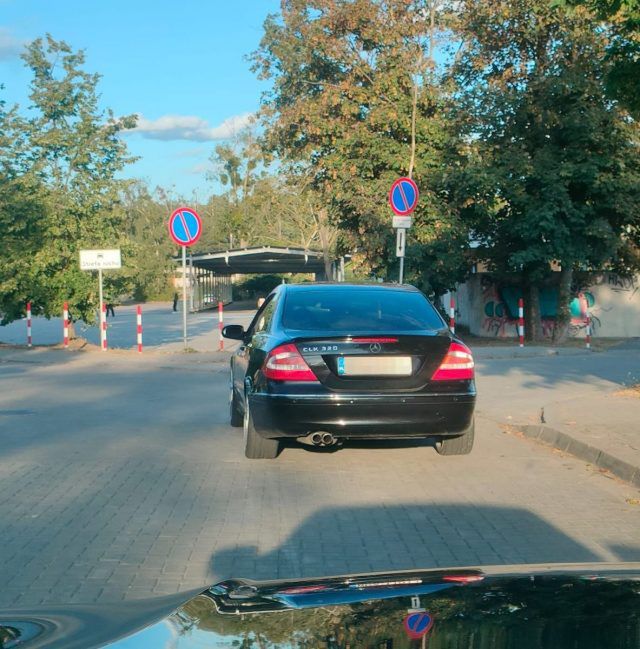 Kierowca mercedesa ukarany 5 000 zł mandatu za nadmierną prędkość. Czeka go też egzamin (zdjęcia)