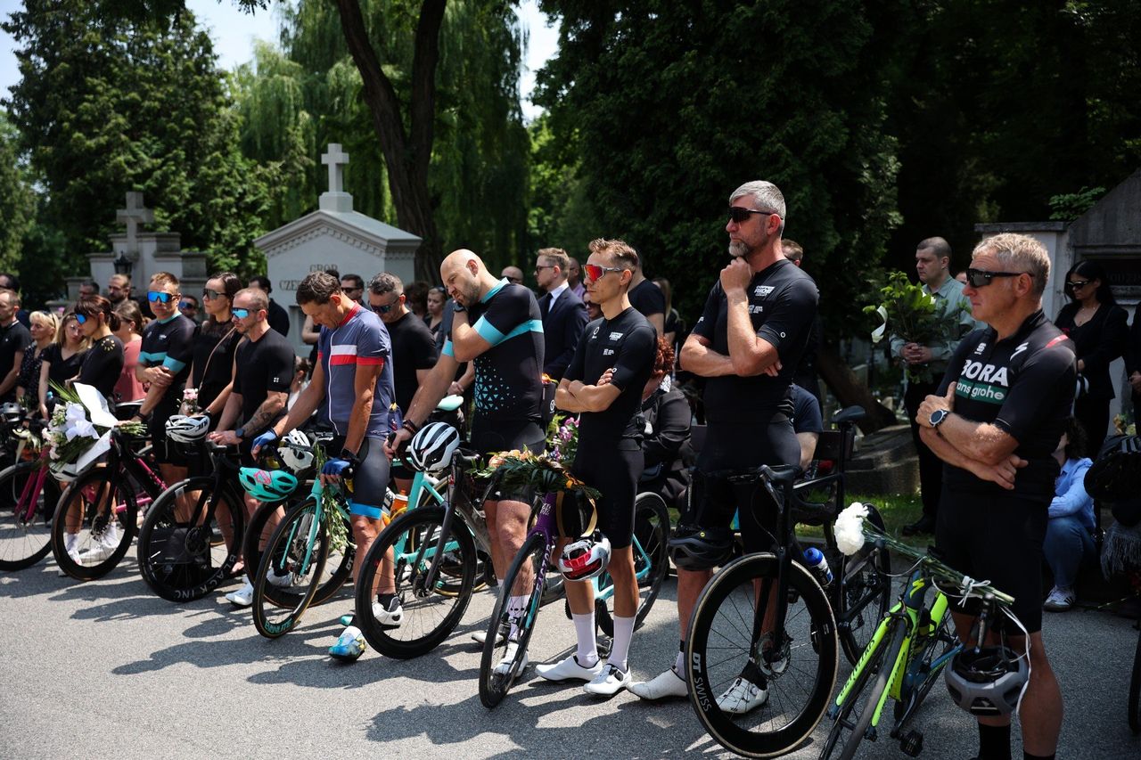 Niezwykły pogrzeb krakowskiej triathlonistki na cmentarzu Podgórskim. Maja Dębska zginęła w wypadku, jadąc na rowerze