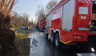 Pożar samochodu po wybuchu. Kierowca zginał na miejscu