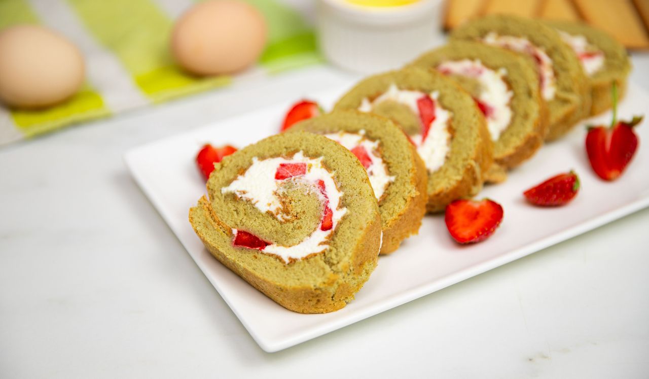 Delightful green matcha strawberry roll: A treat for all ages