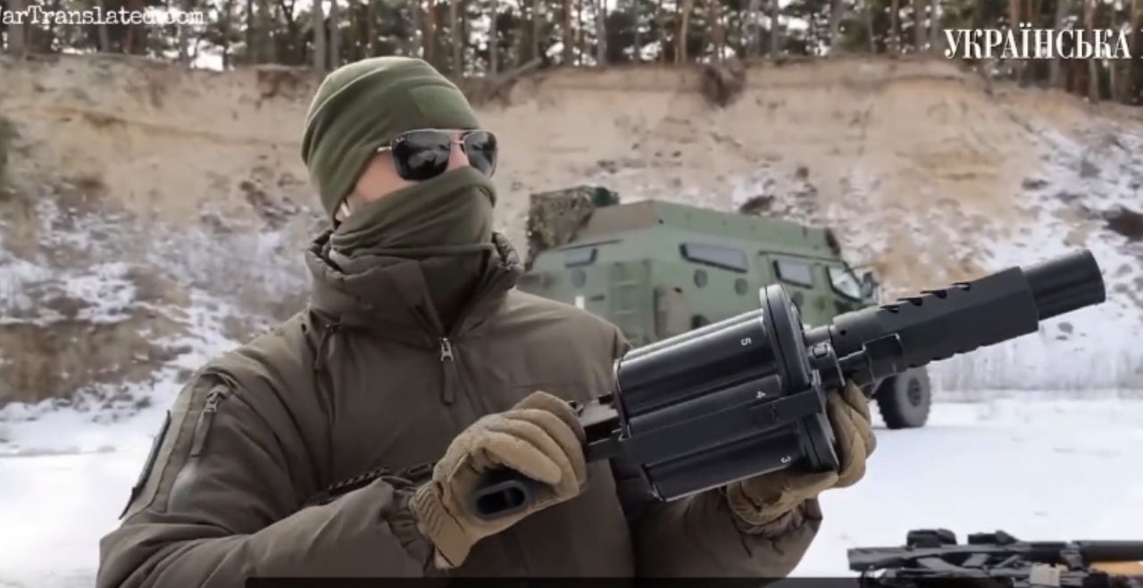 Ukraiński żołnierz Krakena z granatnikiem RGP-40.