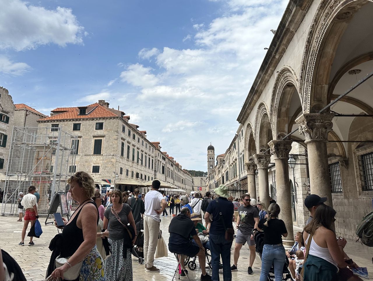 W Dubrowniku nawet przed sezonem nie brakuje turystów