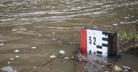 Pogoda. Rzeki zaczynają przekraczać stany alarmowe. Na Bałtyku sztorm