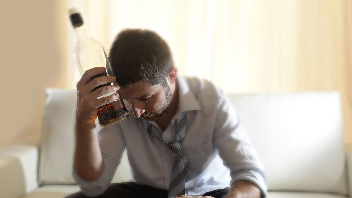 Odtruwanie poalkoholowe powinno przebiegać powoli, najlepiej pod kontrolą lekarską.