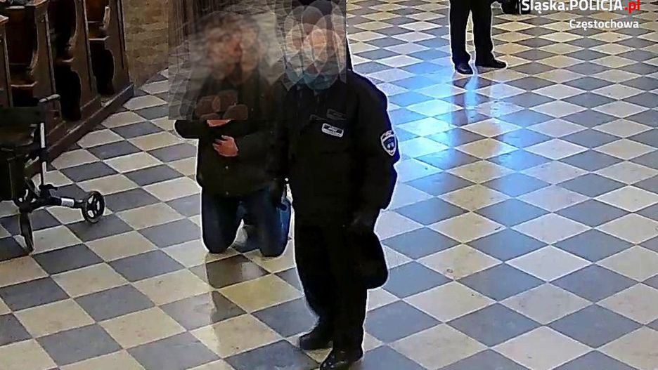 Śląskie. Mężczyzna, który na Jasnej Górze zaatakował strażnika klasztoru, zgłosił się na policję. To 51-letni mieszkaniec Gliwic.