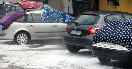 Zabezpieczenie samochodu przed gradem. Z odszkodowaniem nie jest tak łatwo