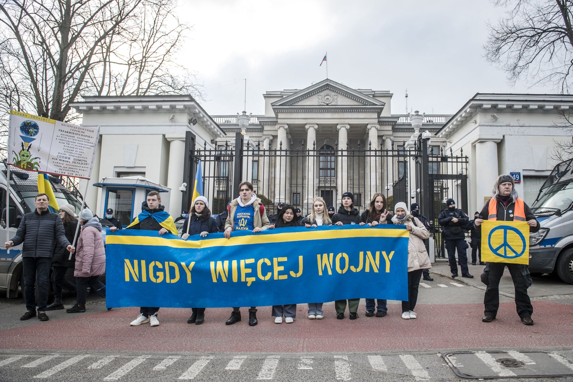 Manifestacje solidarności z Ukrainą w Warszawie - "Nigdy więcej wojny!"