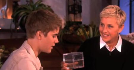 Bieber obciął włosy i oddał je na aukcję!