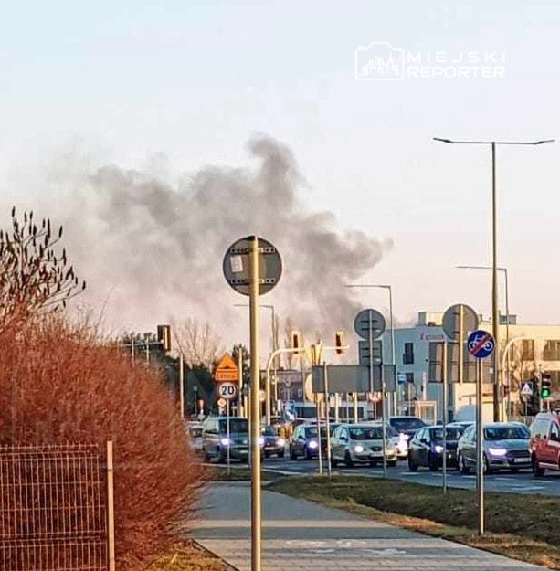 Pożar pustostanu w Warszawie. Na miejscu działa straż pożarna