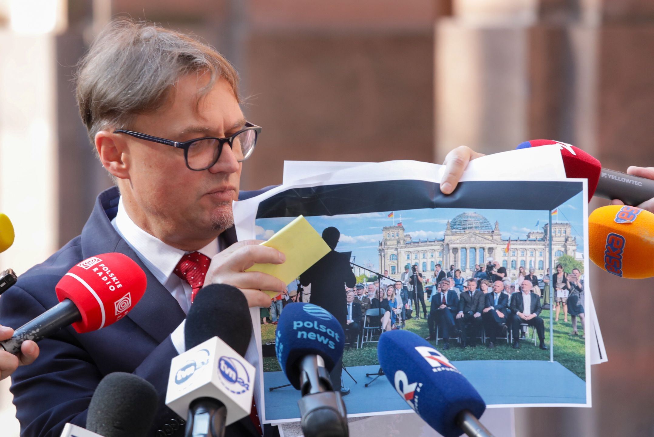 Rzecznik MSZ pokazuje zdjęcia z Berlina