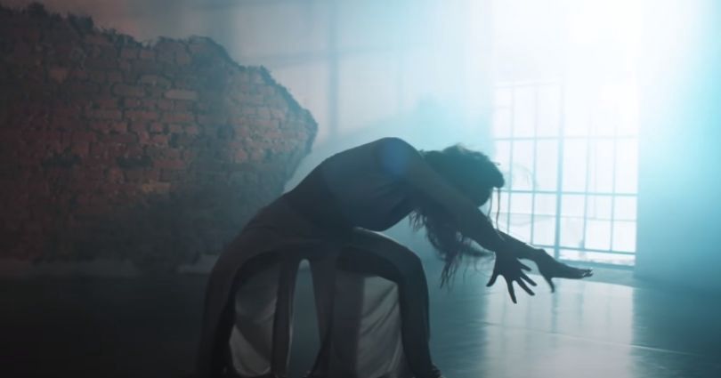 Roksana Węgiel prezentuje drapieżny wizerunek w nowym teledysku