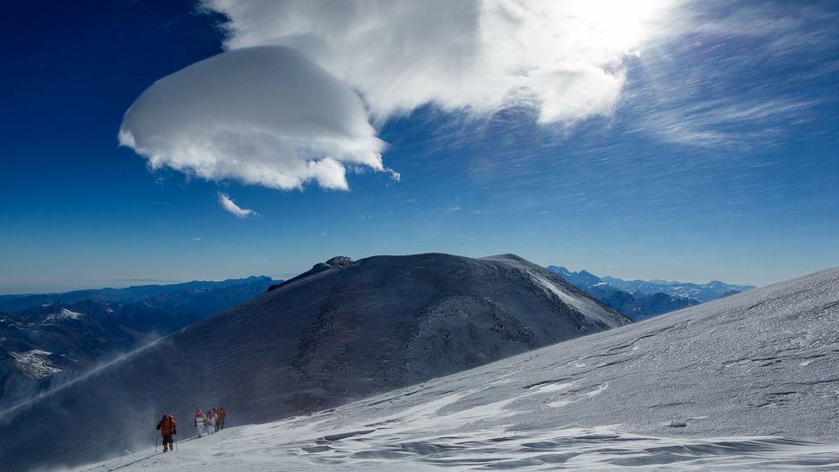 arch112355063 10/22/2013 Torchbearers during the Olympic Torch Relay on Mt. Elbrus./SPUTNIK