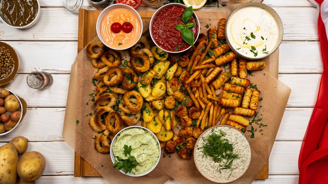 Deska frytek z sosami