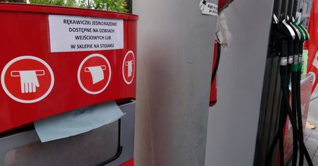 Brak rękawiczek na stacji paliw? Lepiej dobrze sprawdź