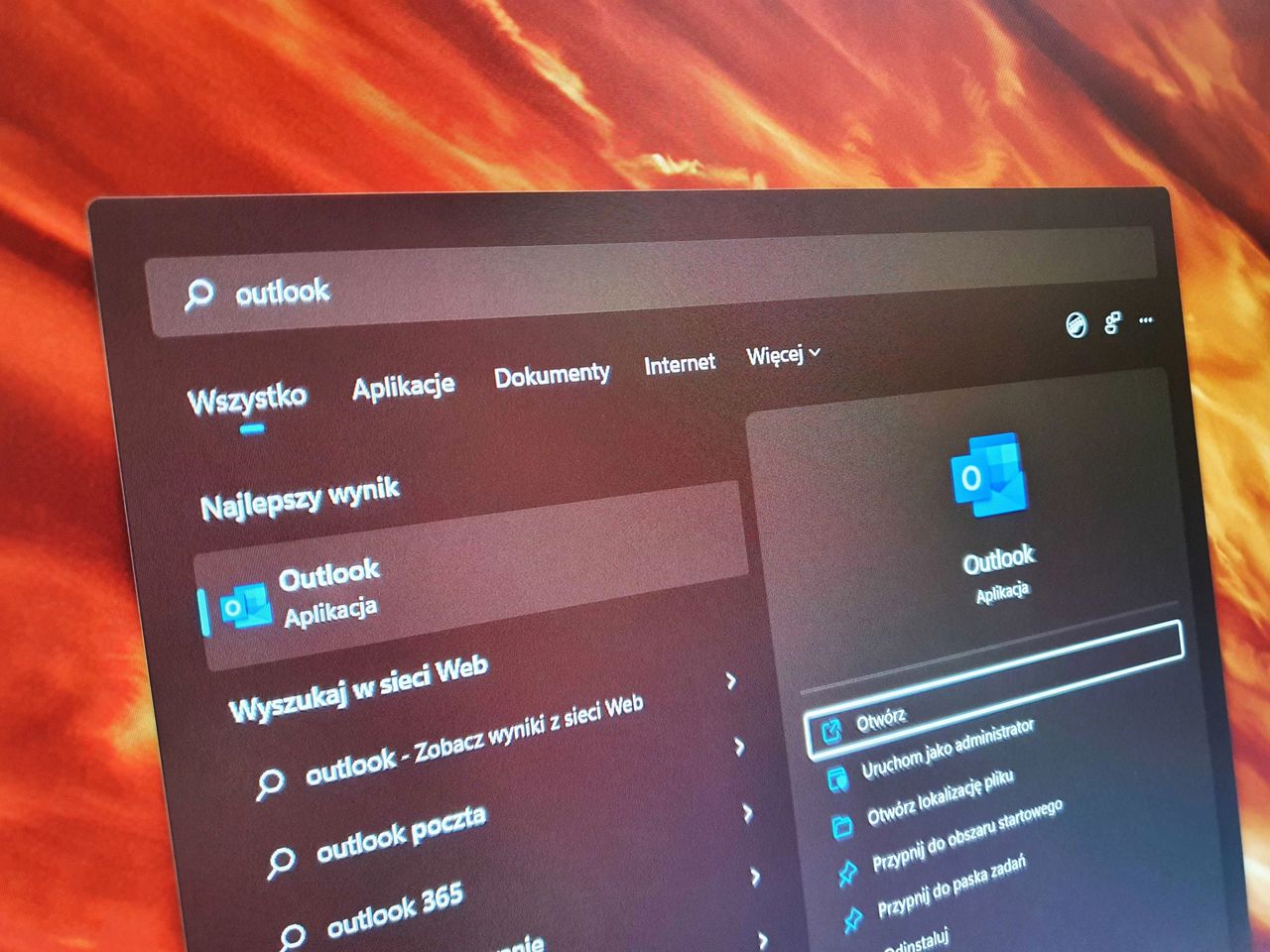 Awaryjna poprawka dla Windows 11. Rozwiązuje problem z Outlookiem