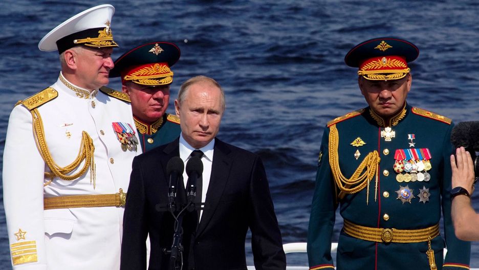 TemporaryRussian President Vladimir Putin (C), Russian Navy Commander-in-Chief Nikolai Yevmenov (L) and Russian Defence minister Sergei Shoigu arrive to attend a parade of the Russian fleet as part of the Navy Day celebration in Saint Petersburg on July 28, 2019. (Photo by Dmitry LOVETSKY / POOL / AFP)DMITRY LOVETSKY