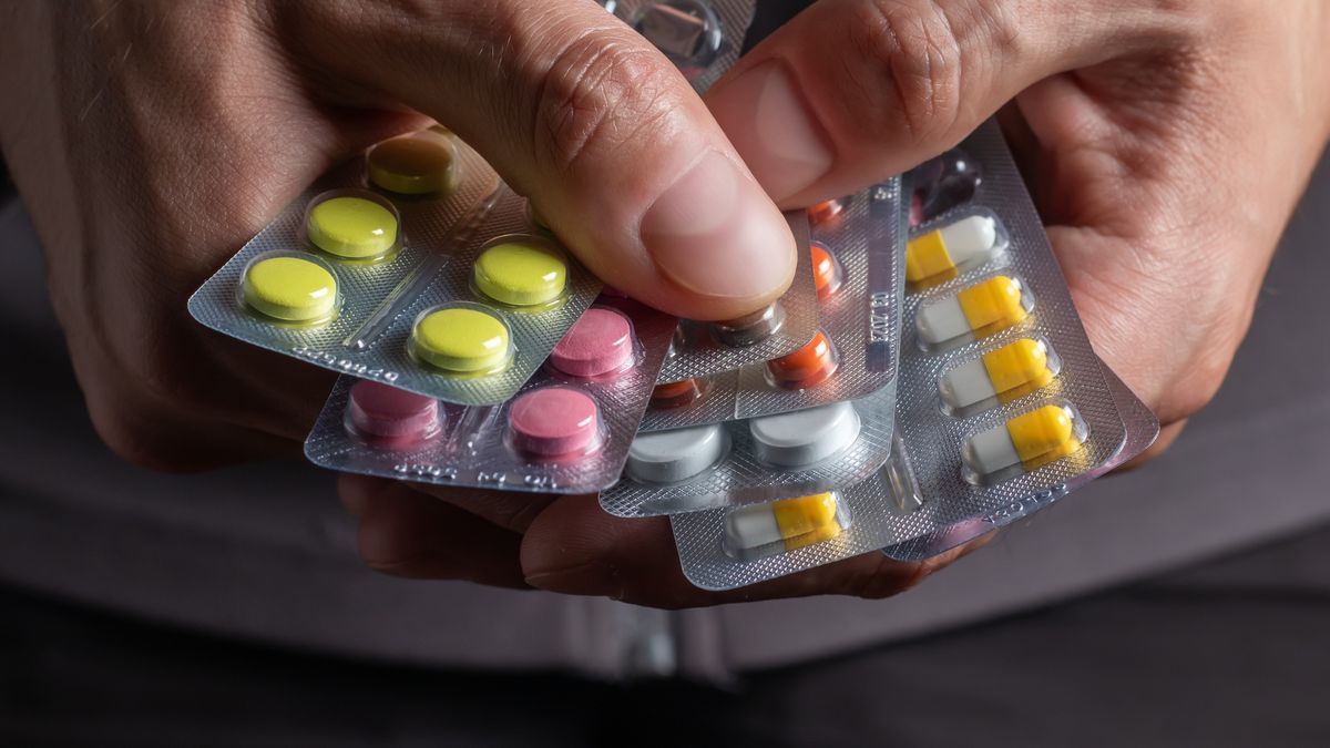 Man holding pack pills in blister. Pills packed
Man holding pack pills in blister. Pills packed.
Dmytro Skrypnykov
medical, medication, healthy, closeup, health, pack, tablet, cure, person, treatment, male, taking, female, sick, woman, home, capsule, sickness, hold, concept, cold, man, inpatient, lifestyle, oral