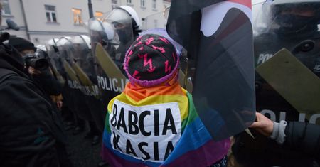 Warszawa. "Babcia Kasia" oskarżona o znieważenie policjantów