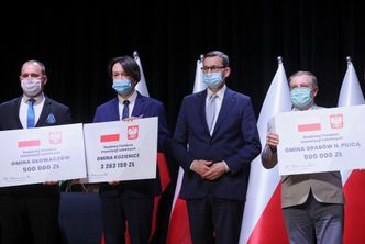 Wyśmiewane "czeki z dykty" trafią do uprawnionych. Duże zainteresowanie