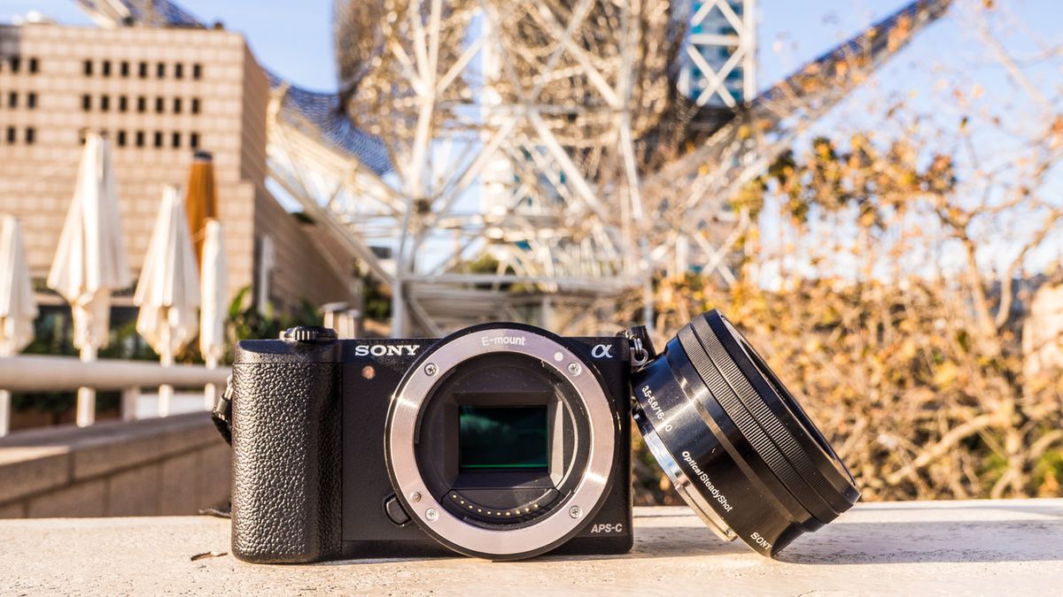 Nowy bezlusterkowiec do 2000 zł - na które aparaty warto zwrócić uwagę? 1