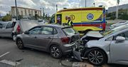 Łódź: Wypadek na rondzie Inwalidów. System Red Light zaprząta uwagę kierowców i wbrew oczekiwaniom robi się... niebezpiecznie