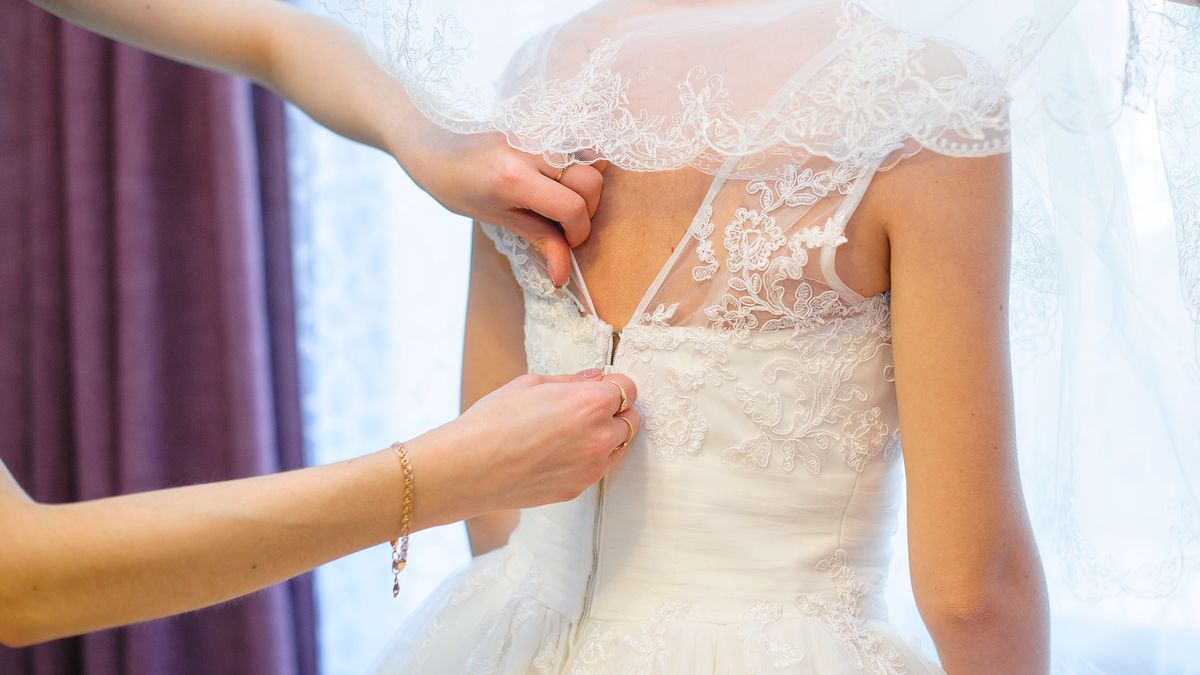 W dniu jej ślubu pękło zapięcie w sukni