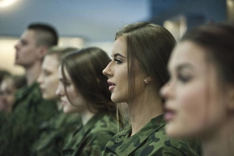 Ile zarabiają żołnierze w Polsce? W 2026 roku kolejne podwyżki. Wiemy, ile dostaną 21.10.2025
