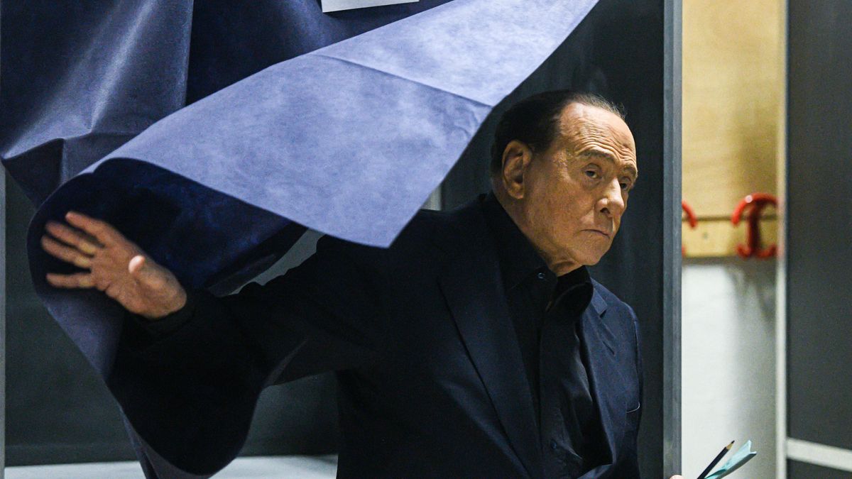 MILAN, ITALY - FEBRUARY 12: Silvio Berlusconi, Leader of Forza Italia party, casts his vote during the Lombardy regional elections in Milan, Italy on February 12, 2023. (Photo by Piero Cruciatti/Anadolu Agency via Getty Images)