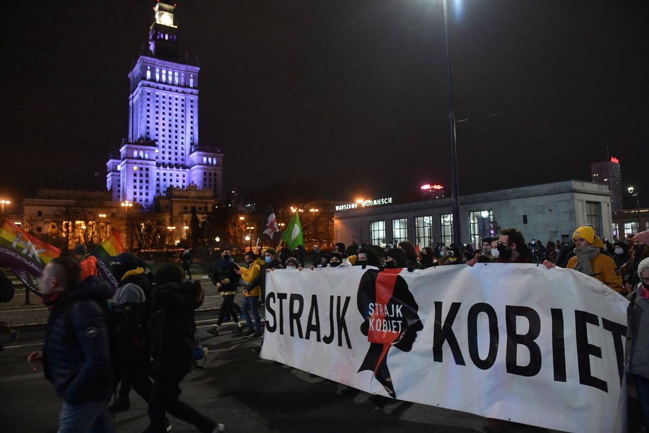 Strajk Kobiet w Warszawie. Rzecznik policji chwali protestujących