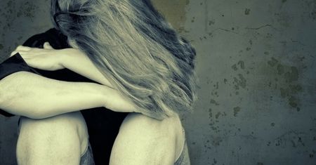 PCT, czyli smutek po seksie. Czym jest i dlaczego się pojawia? Ekspert wyjaśnia