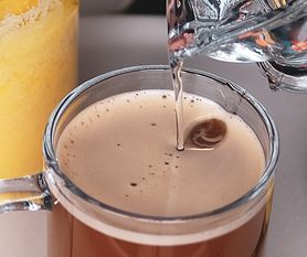 Dodaj odrobinę do kawy. Szybciej pozbędziesz się zbędnych kilogramów