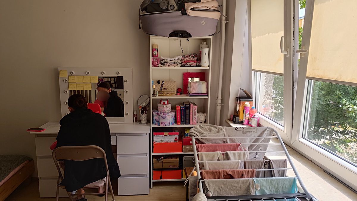 Olga w mieszkaniu użyczonym 