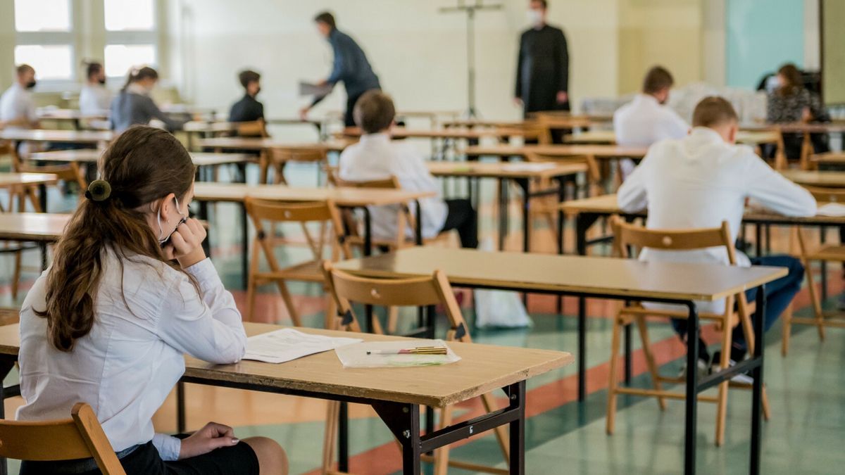 Polski Ład zmienił sposób rozliczania wynagrodzeń pracowników. Nauczyciele dostali w styczniu niższe pensje. Warszawa przedstawiła dane.